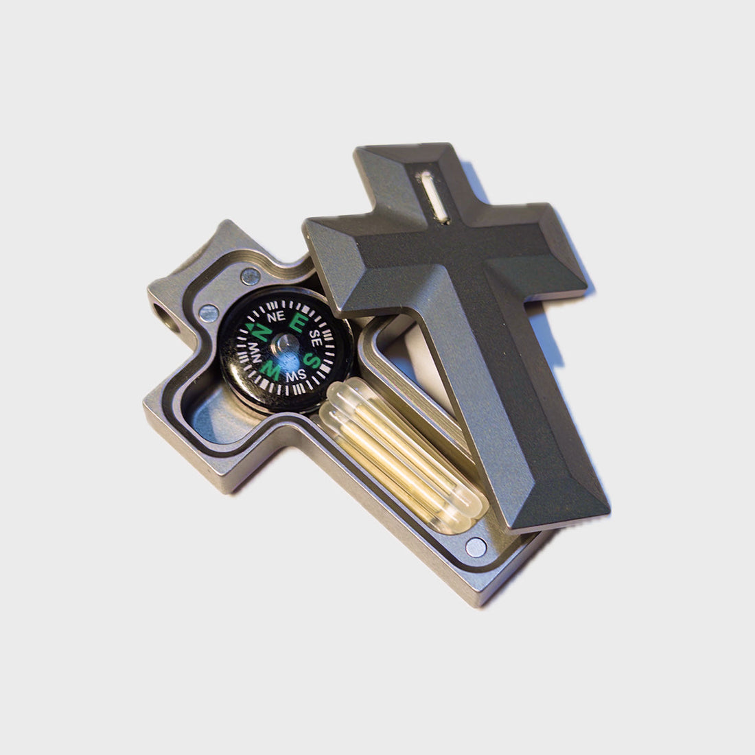 A Necklace That’s Not Just Jewelry — It’s Your Everyday Survival Tool