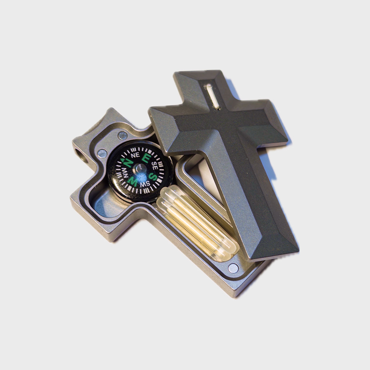 A Necklace That’s Not Just Jewelry — It’s Your Everyday Survival Tool